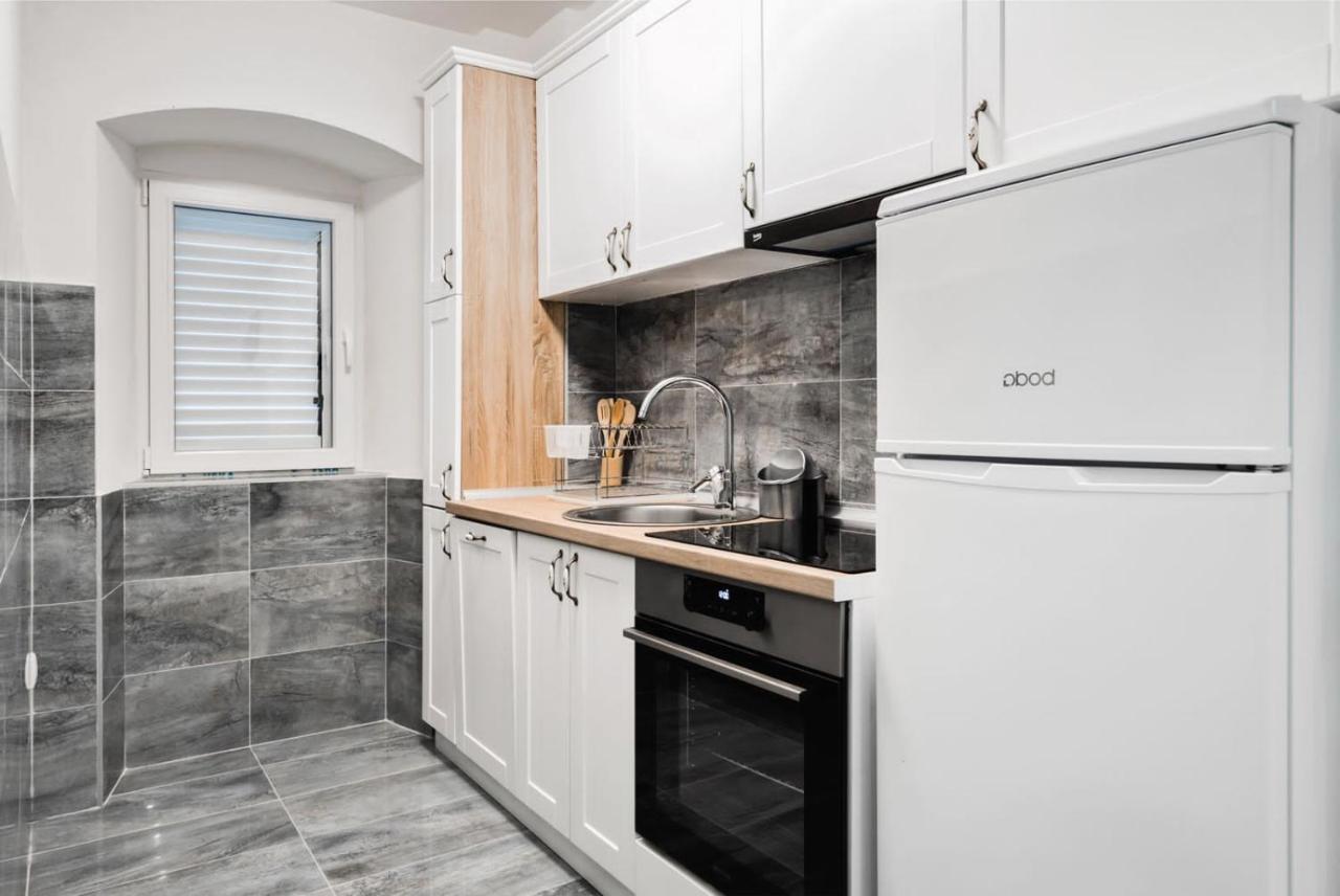 Apartments Sophia Котор Екстериор снимка
